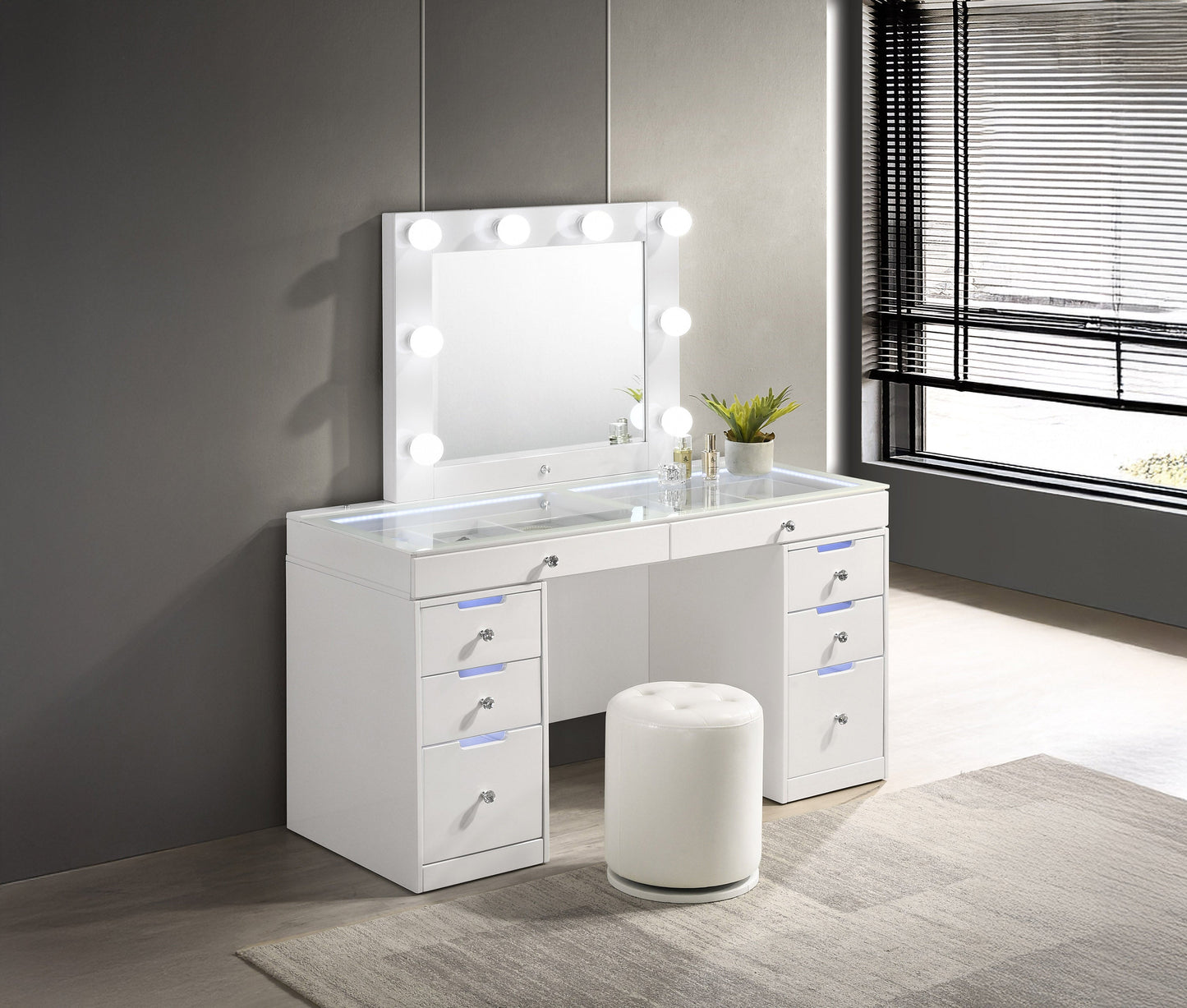 Luxo Vanity